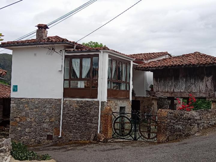 Casa La Cruz A 2Km De Onís Exterior foto